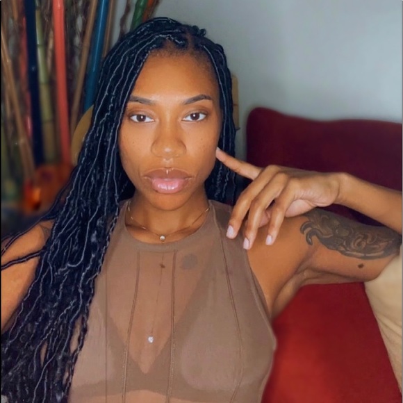 Poshmark profile picture for @mbps